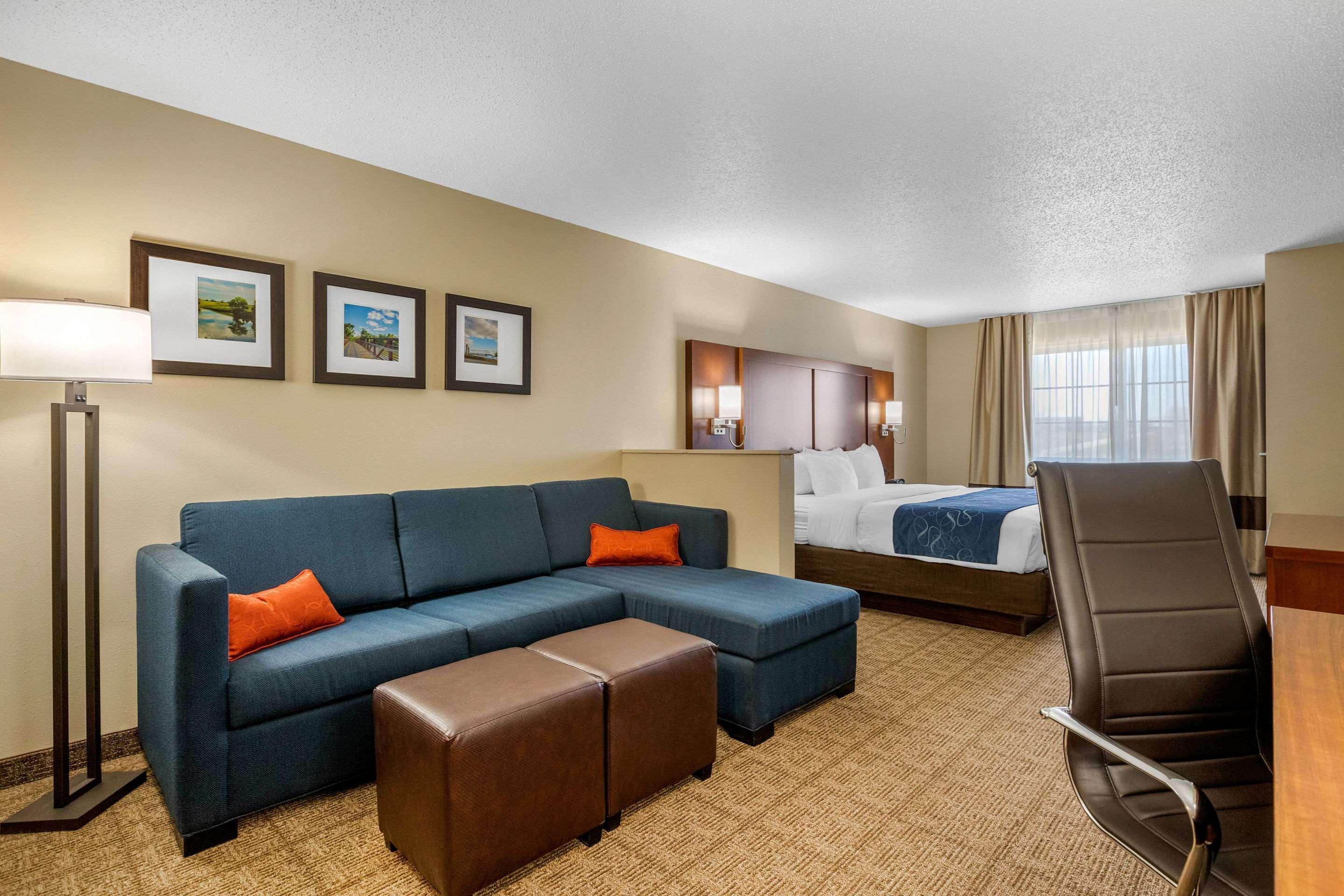 Comfort Suites Cedar Falls Exterior foto
