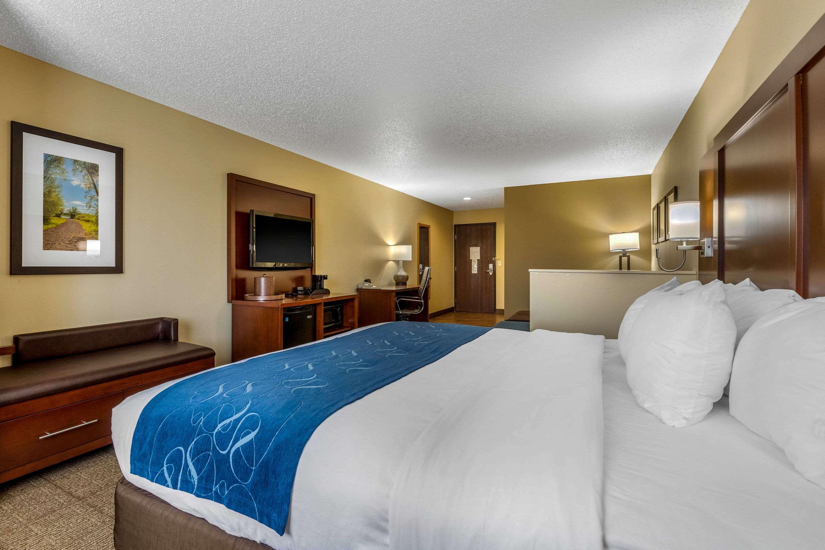 Comfort Suites Cedar Falls Exterior foto