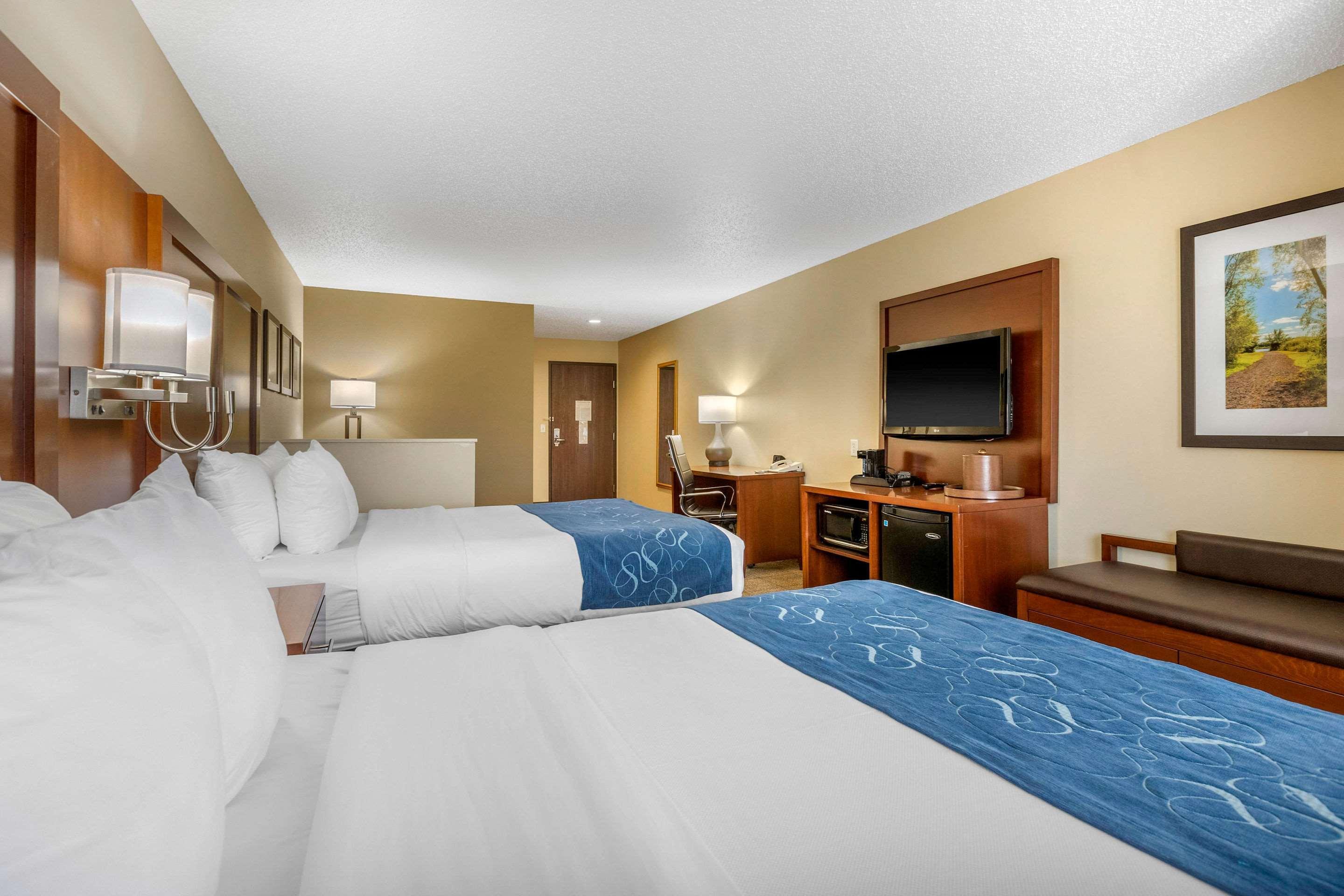Comfort Suites Cedar Falls Exterior foto