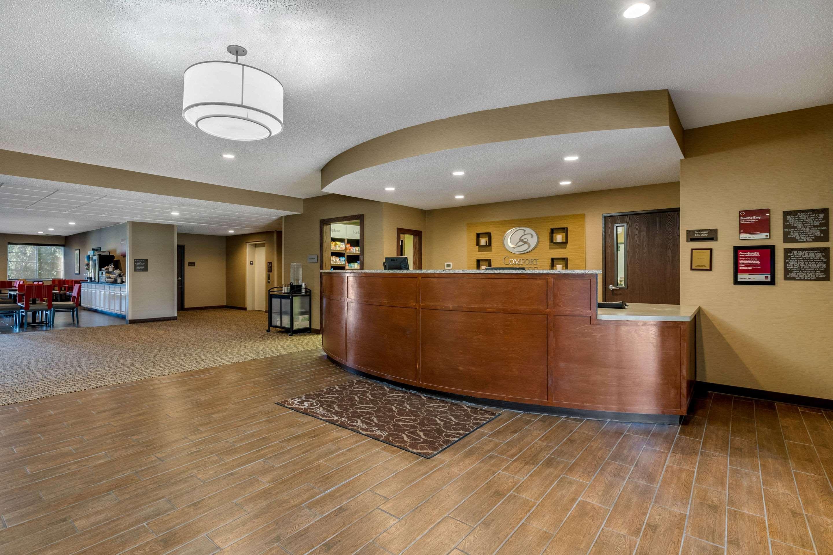 Comfort Suites Cedar Falls Exterior foto